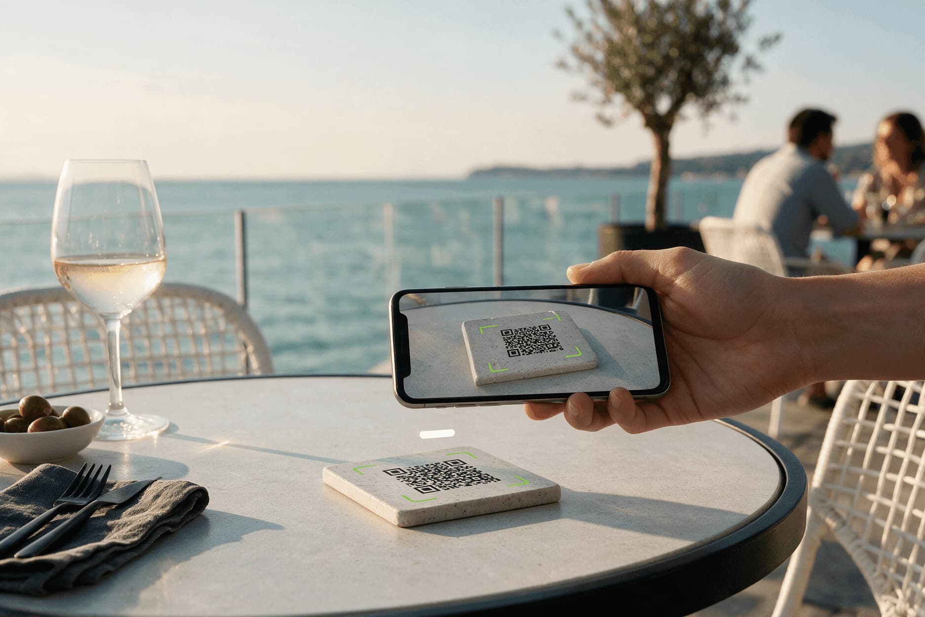 Masada telefondan QR menü kullanımı